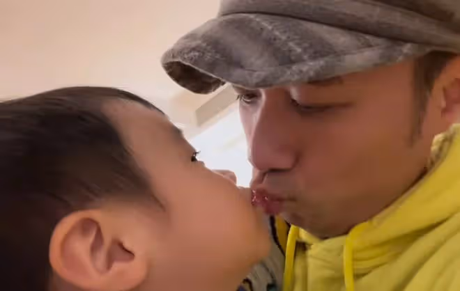 50歲古巨基罕見曬娃，3歲兒子可愛像爸，表情豐富引周星馳關注