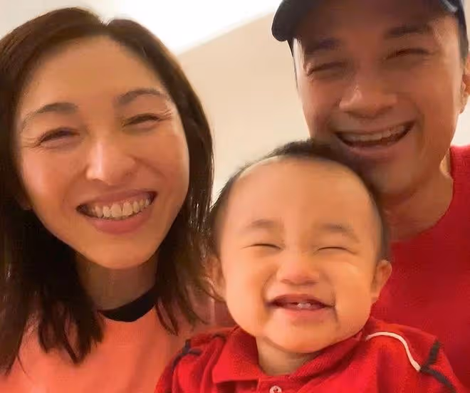 50歲古巨基罕見曬娃，3歲兒子可愛像爸，表情豐富引周星馳關注