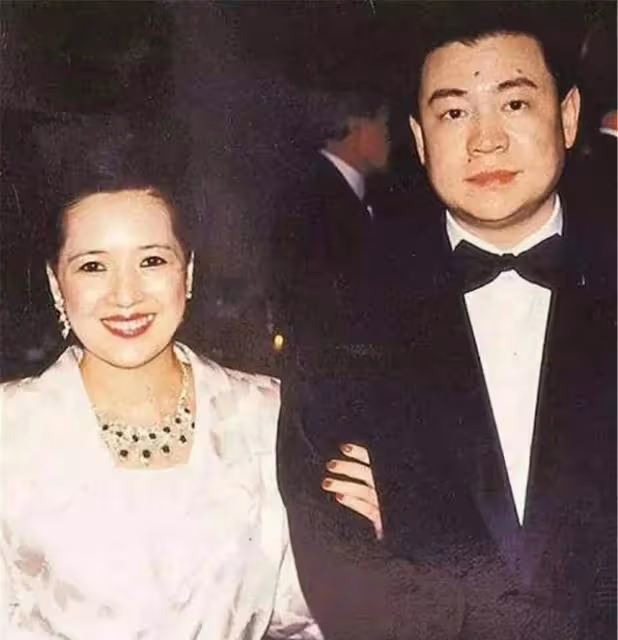 李嘉欣迎社死瞬間？耍夠心機才嫁給許晉亨，劉鑾雄發布會信息量大