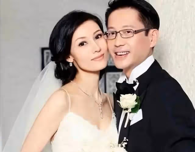 李嘉欣迎社死瞬間？耍夠心機才嫁給許晉亨，劉鑾雄發布會信息量大