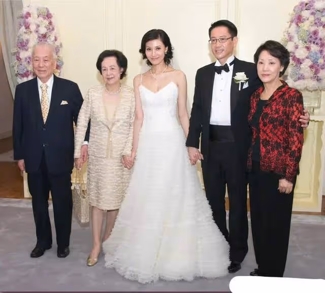 李嘉欣迎社死瞬間？耍夠心機才嫁給許晉亨，劉鑾雄發布會信息量大