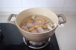 滋補禦寒白蘿蔔羊骨湯