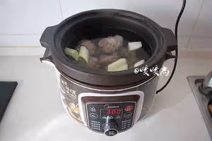 滋補禦寒白蘿蔔羊骨湯