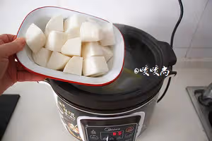 滋補禦寒白蘿蔔羊骨湯