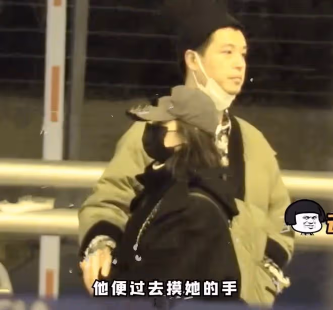 李純被曝新戀情，被馬頔從背後緊抱和摸手，在機場嬉笑打鬧很甜蜜