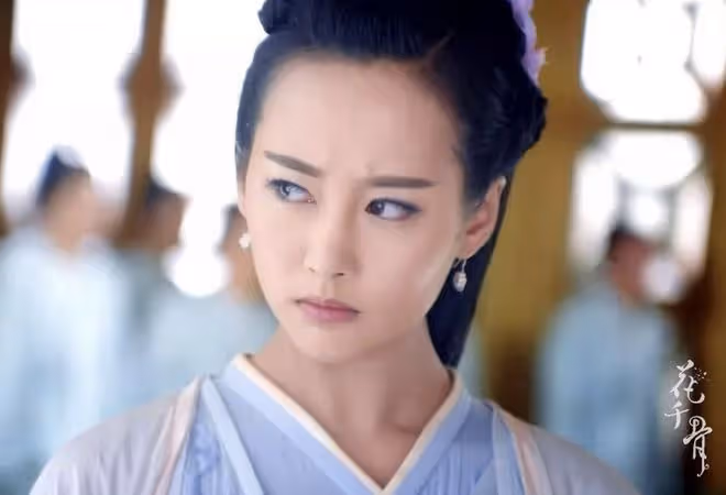 李純被曝新戀情，被馬頔從背後緊抱和摸手，在機場嬉笑打鬧很甜蜜