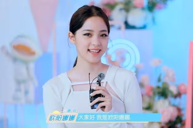 歐陽娜娜專訪,意外暴露真實發量,看到她的髮際線,是我眼花了?