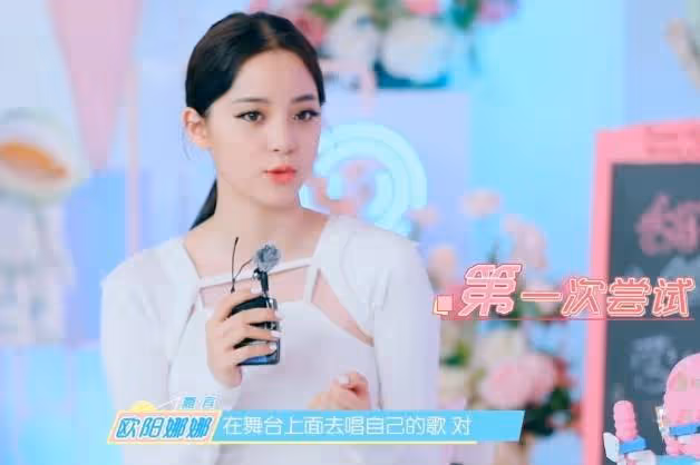 歐陽娜娜專訪,意外暴露真實發量,看到她的髮際線,是我眼花了?