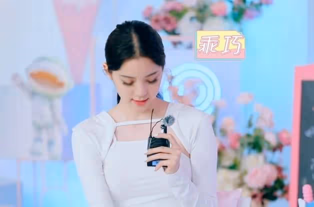 歐陽娜娜專訪,意外暴露真實發量,看到她的髮際線,是我眼花了?