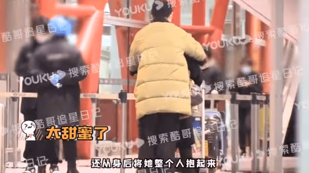 李純馬頔疑似戀情曝光！兩人在機場嬉戲打鬧，一同回家被疑同居