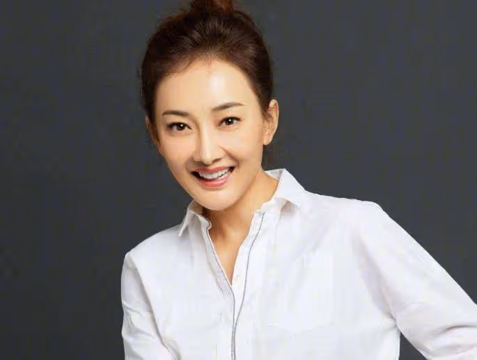 曾8登舞台,被稱為「國民媳婦」的牛莉,這些年消失去哪兒了?
