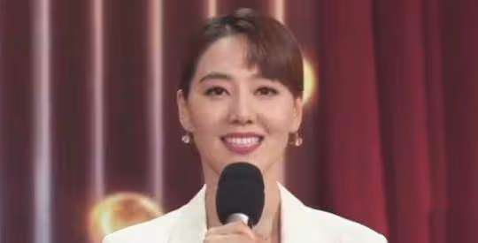 她是李詠指定女搭檔,因緋聞纏身被開除,沉寂5年終於回歸