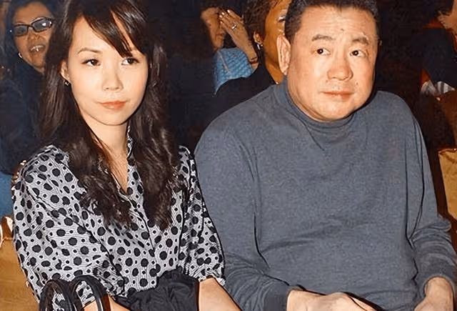 劉鑾雄透露秘密,呂麗君遇困向他求助,甘比根本沒有拿到全部財產