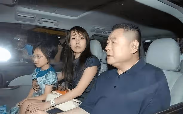 劉鑾雄透露秘密,呂麗君遇困向他求助,甘比根本沒有拿到全部財產