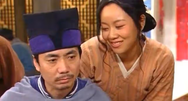 他是國家一級演員,娶大6歲離異女強人為妻,如今57歲生活很幸福