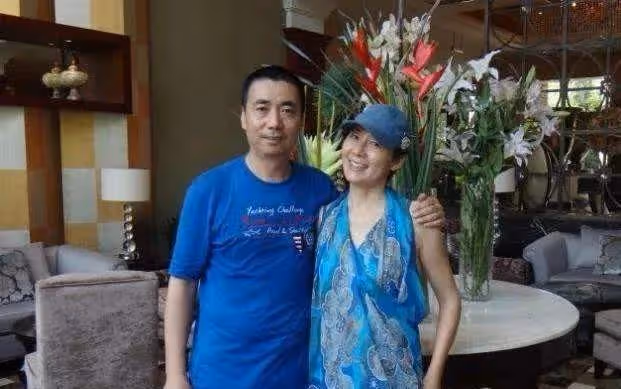 他是國家一級演員,娶大6歲離異女強人為妻,如今57歲生活很幸福