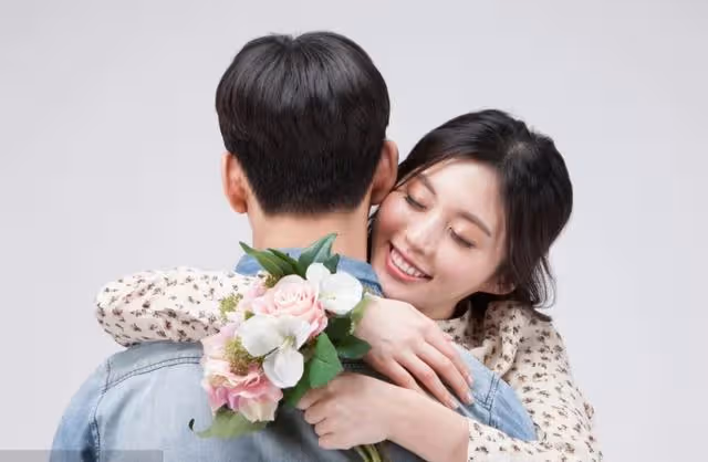 妻子每次去娘家,回來都不和我說話,我偷偷跟去卻熱淚滿眶