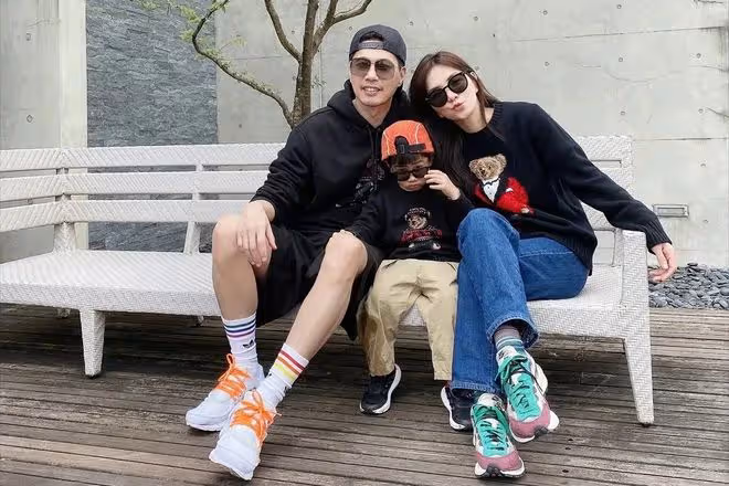 陳嘉樺成三姐妹中佼佼者，曾經的假小子，如今是最幸福的SHE成員
