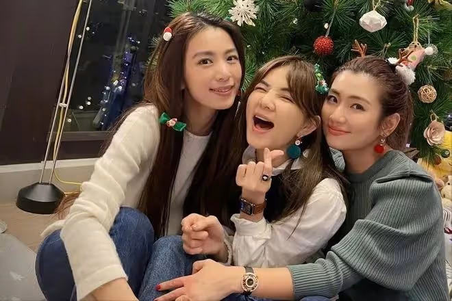 陳嘉樺成三姐妹中佼佼者，曾經的假小子，如今是最幸福的SHE成員