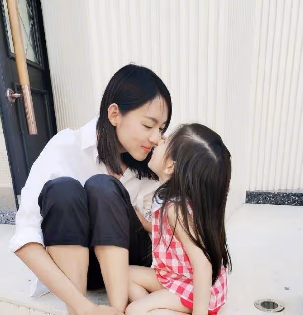 被稱「第一美女」,拒絕豪門嫁愛情,今35歲美得像迷惑人間妖孽