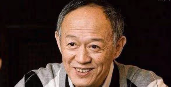 老戲骨金士傑57歲娶22歲嬌妻,60歲得龍鳳胎,如今活成了這般模樣