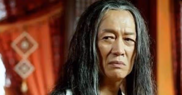 老戲骨金士傑57歲娶22歲嬌妻,60歲得龍鳳胎,如今活成了這般模樣