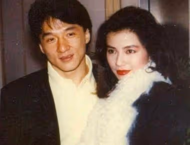 她拒絕成龍與劉德華的追求，為亡夫守寡至今，如今58歲仍氣質脫俗