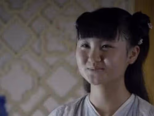 她6歲搭檔成龍上春晚,後因《花千骨》被吐槽長殘,如今顏値逆襲