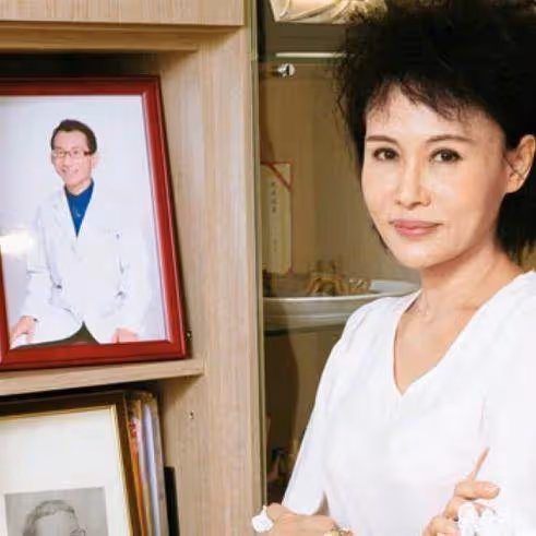 跟隨爸爸從醫!譚敦慈養出台大兒「書房最直接身教」只管孩子三餐,絕不干涉孩子課業,獨門教育觀惹爆贊