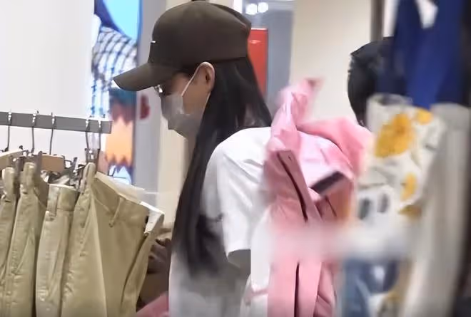 汪小菲給張穎穎買情侶外套，張蘭再次發聲：窮了給我來刷碗