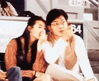 和梁朝偉情纏20年!一代女神「嫁外國人3年就離婚」 如今58歲「暴瘦住貧民區」與狗狗相伴