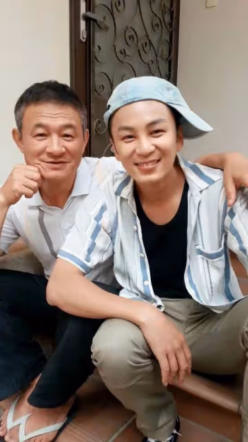 64歲陳慕義太太離世,父兼母職養大兩女兒,近況曝光愛女畢業後,霸氣答謝爸爸:以後就讓我們孝順你吧