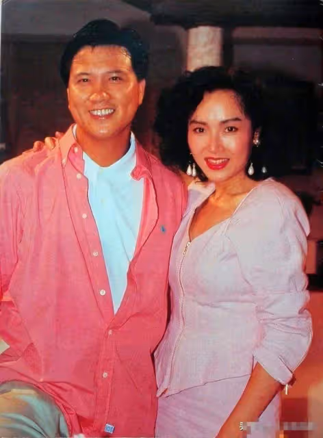她曾是台灣當紅女星,兩度失婚被稱作萬梓良前妻,今64歲再度出鏡,優雅從容,終於找到自我