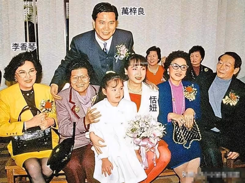 她曾是台灣當紅女星,兩度失婚被稱作萬梓良前妻,今64歲再度出鏡,優雅從容,終於找到自我