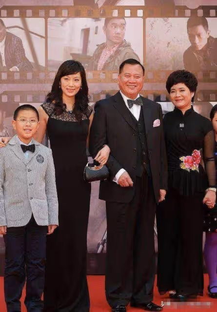 她曾是台灣當紅女星,兩度失婚被稱作萬梓良前妻,今64歲再度出鏡,優雅從容,終於找到自我