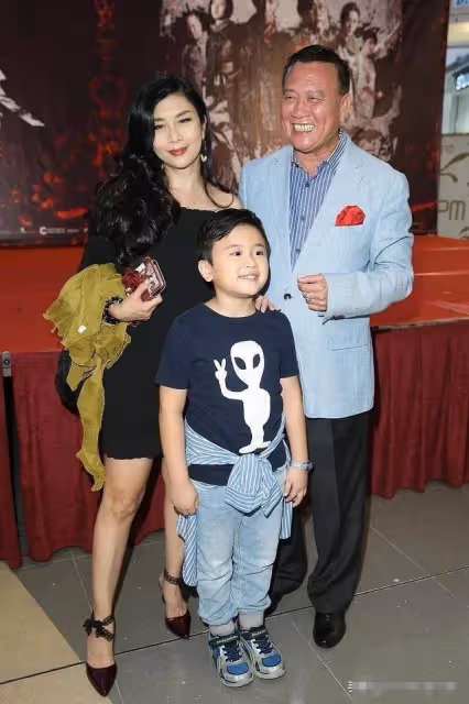 她曾是台灣當紅女星,兩度失婚被稱作萬梓良前妻,今64歲再度出鏡,優雅從容,終於找到自我