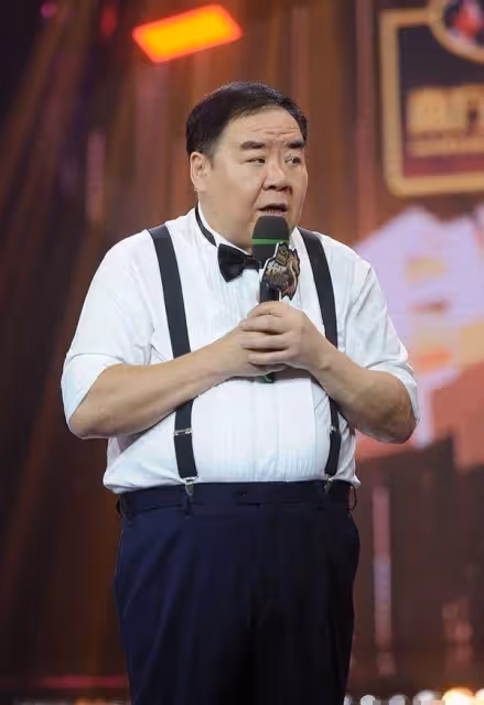 71歲肥貓鄭則仕：住貧民窟十年還清8000萬欠款，妻子患病仍愛心捐款