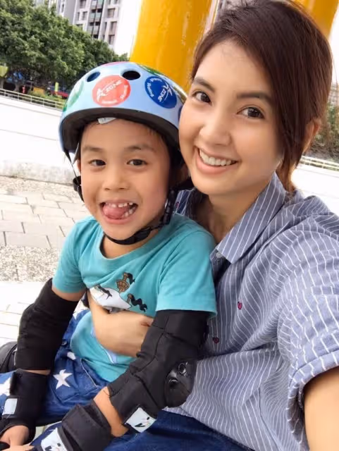 撇簽豪門密約！韋汝當單親媽「不用靠孩子的富爸」　身家驚人「通告可以隨便退」：自己就能養全家