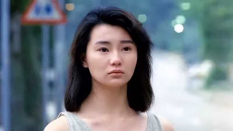息影18年！58歲張曼玉「近況曝光」　身形乾瘦住貧民區「不婚無子」直言：每天過得很快樂