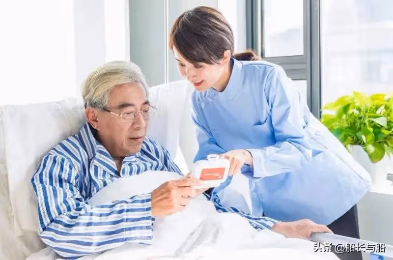 親上加親？62歲大媽臥病在床「親家公殷勤伺候」　大媽「哭著拒絕」：我們根本不可能