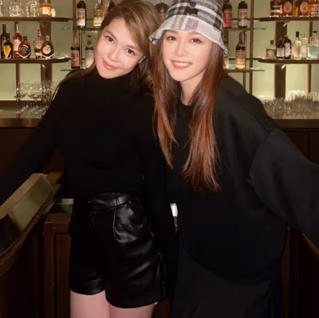 湯鎮宗倆女兒罕同框！長相相似美貌出眾，長女將嫁馬國明心情好