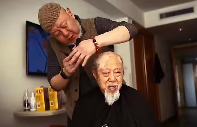 《大花轎》演唱者火風透露母親去世，插管搶救數天卻沒躲過這一劫