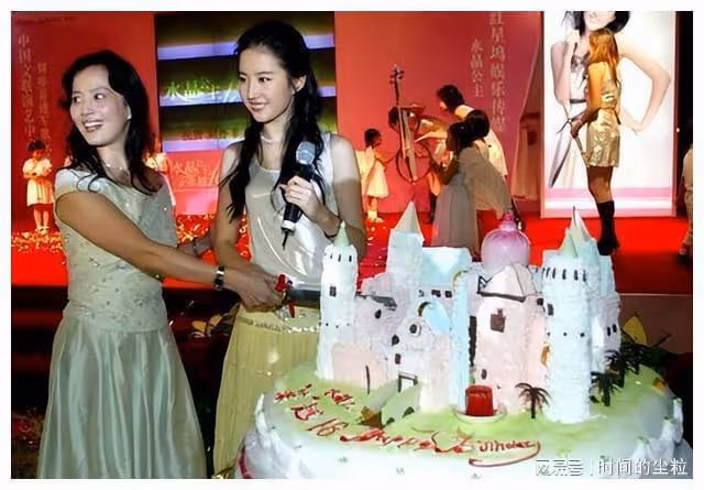 娛樂圈的3位傳奇女星，背後金主徹底曝光，難怪資源一個比一個好