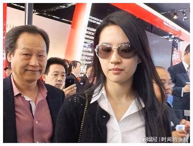 娛樂圈的3位傳奇女星，背後金主徹底曝光，難怪資源一個比一個好