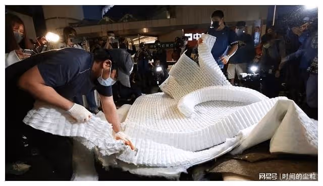 娛樂圈的3位傳奇女星，背後金主徹底曝光，難怪資源一個比一個好