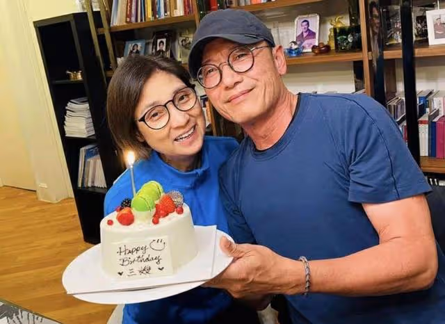 苗僑偉返港後為妻子慶生！多位圈中人現身撐場，兩夫妻甜蜜親吻