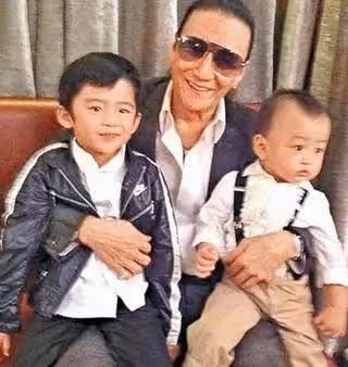 謝霆鋒：寧願陪外甥女也不願陪兒子，兒子與謝家關係冷淡讓人心寒