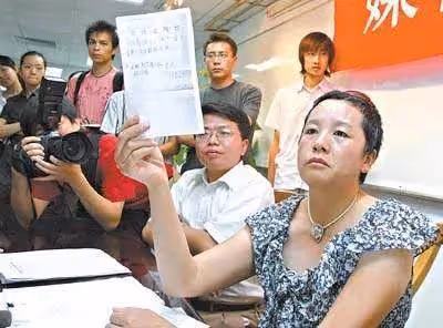 趙忠祥字畫從幾十萬跌到幾百塊,老書法家發話:他就不應該寫字賣
