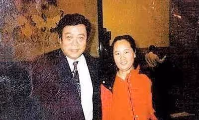 趙忠祥字畫從幾十萬跌到幾百塊,老書法家發話:他就不應該寫字賣