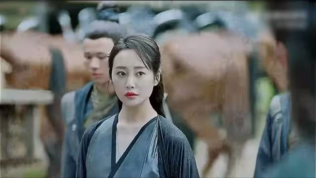 24小時內:娛樂圈1人被家暴,2對情侶熱戀,1人去世,悲喜各不同